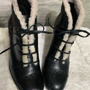 AEROSOLES Black Leather Lace-Up Ankle Booties with Cream Shearling Trim